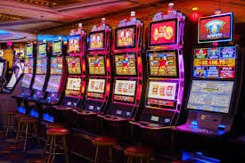 Slot VMW777 tampilan grafis modern neon jackpot gulungan berputar gameplay seru